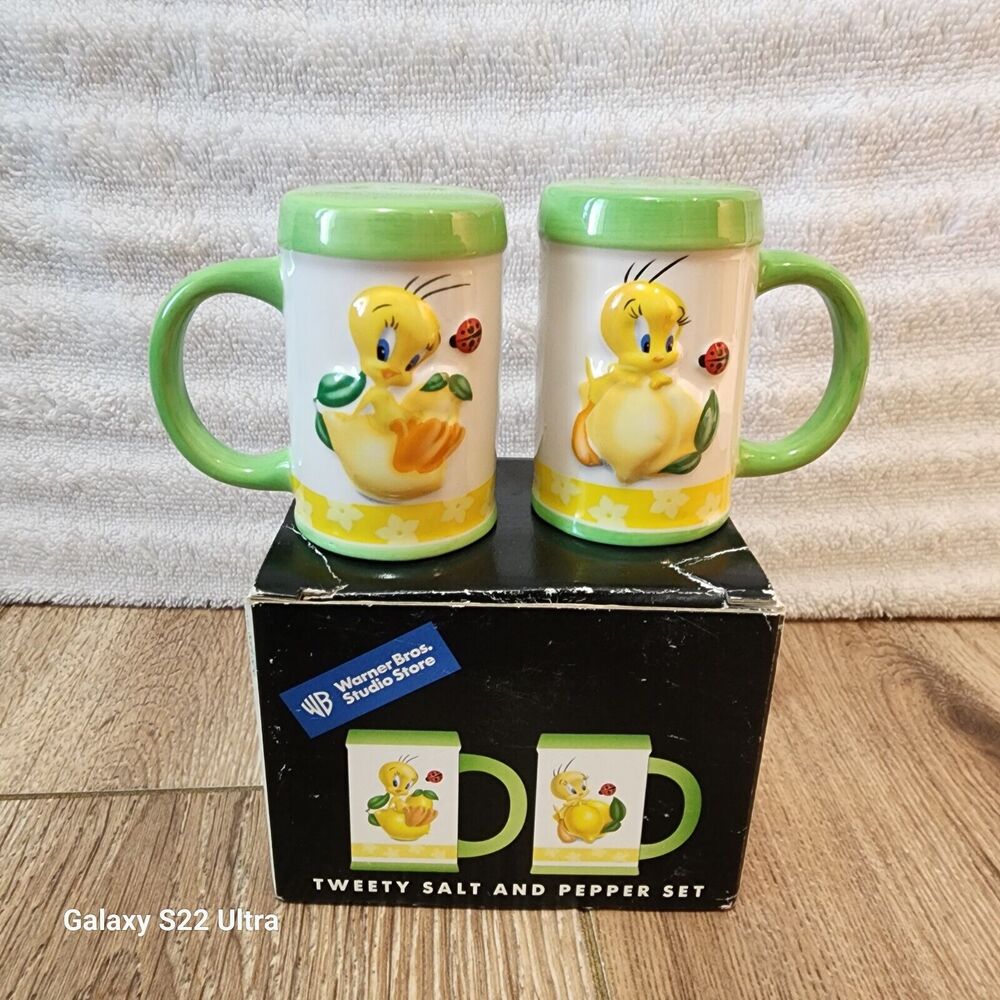 Vintage Tweety Bird Salt & Pepper Shaker Set Warner Bros Exclusive 2001 Antique